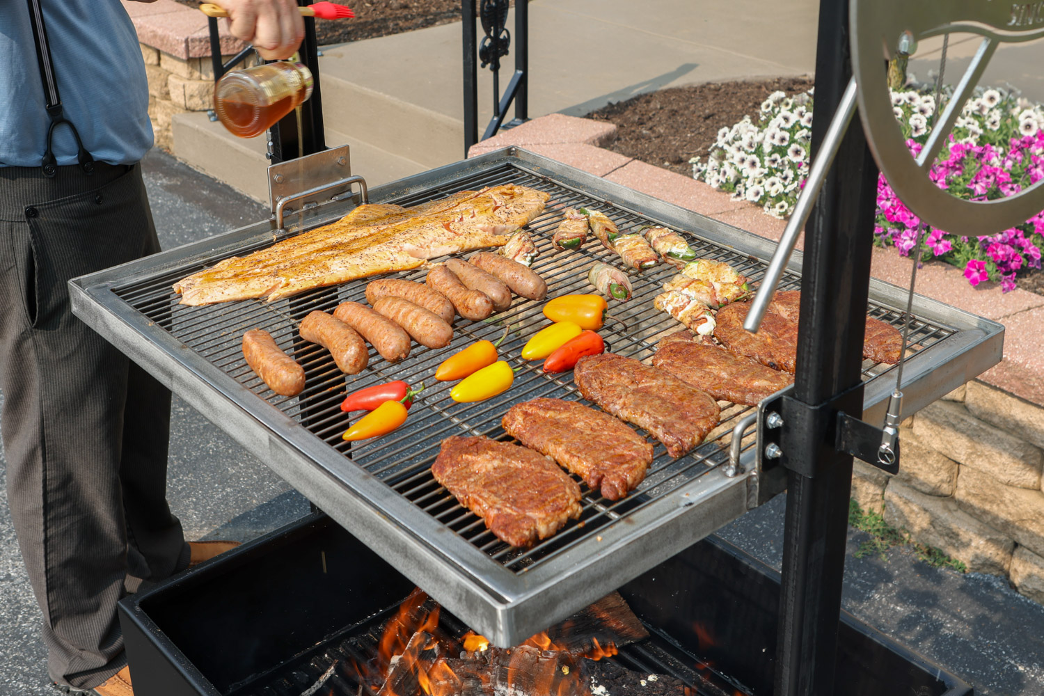 Adjustable Grate on Meadow Creek SMFP34 Fire Pit